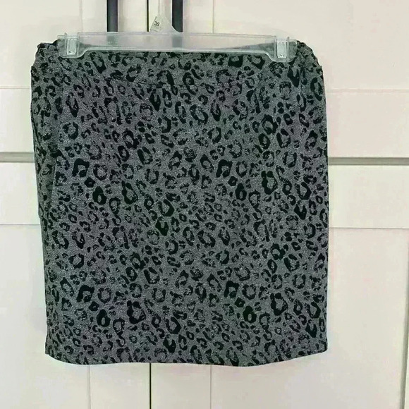 Sundry Leopard Print Skirt - Picture 3 of 13